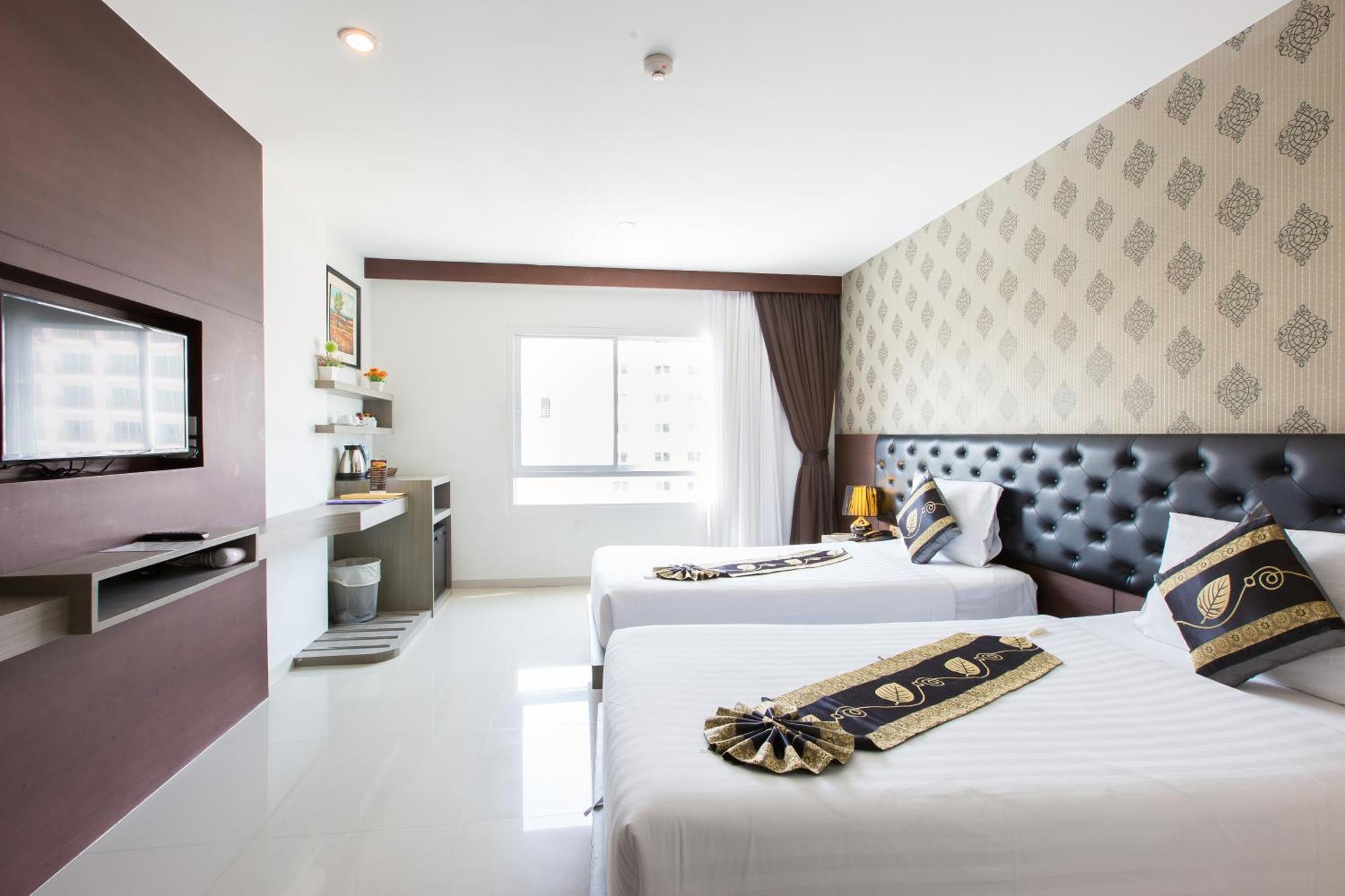 Hemingways Silk Hotel Patong 외부 사진