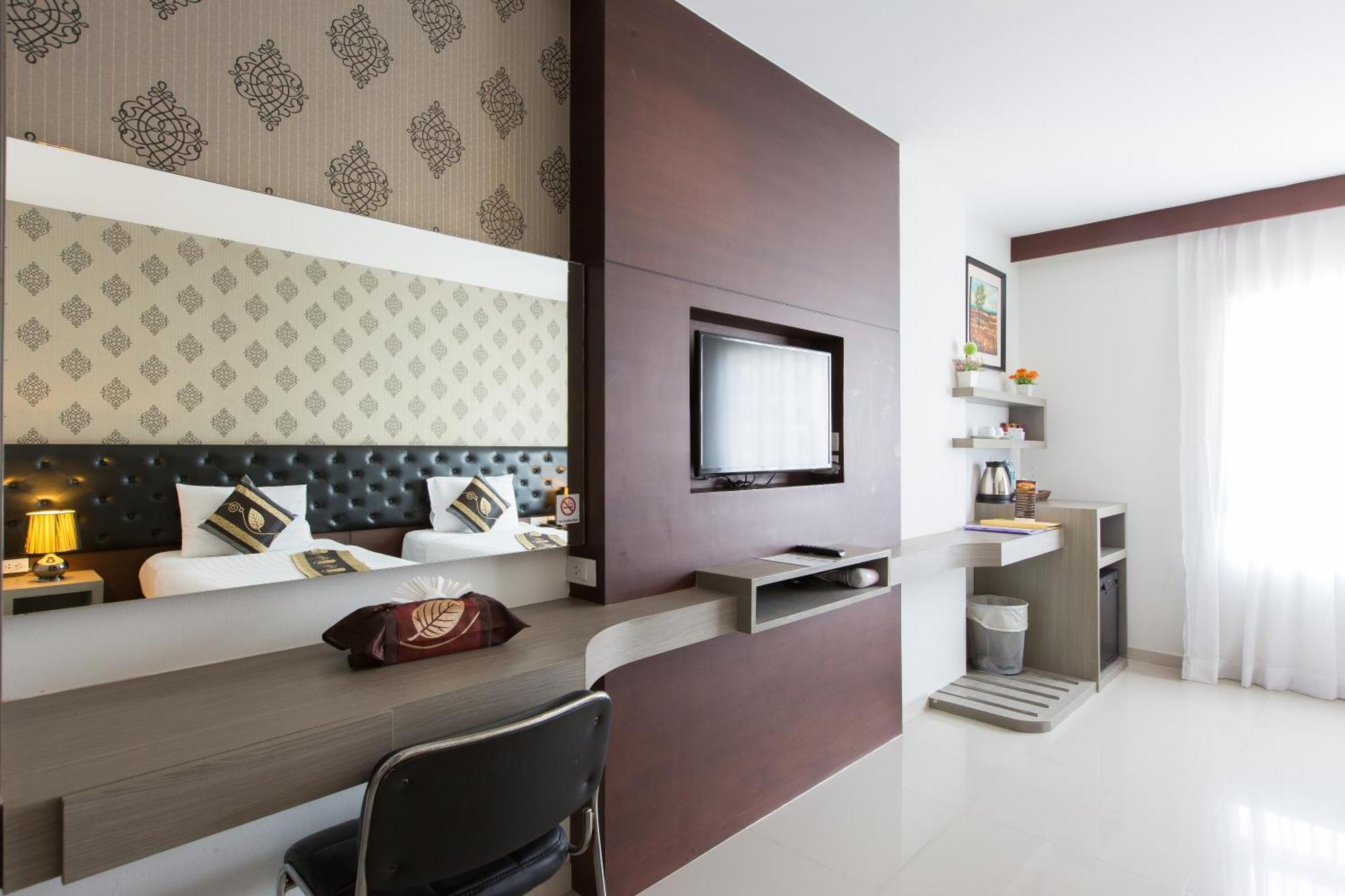 Hemingways Silk Hotel Patong 외부 사진
