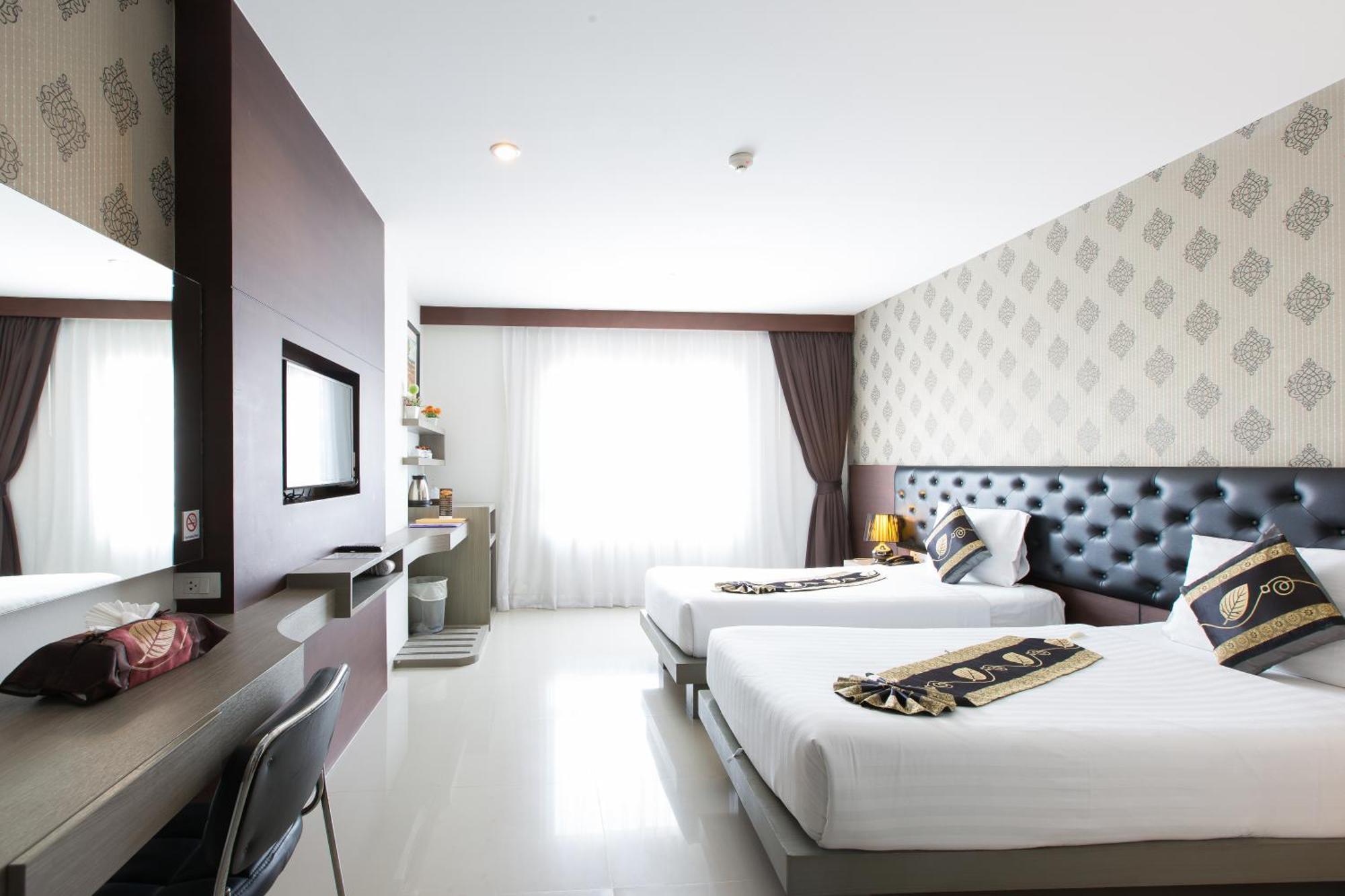 Hemingways Silk Hotel Patong 외부 사진