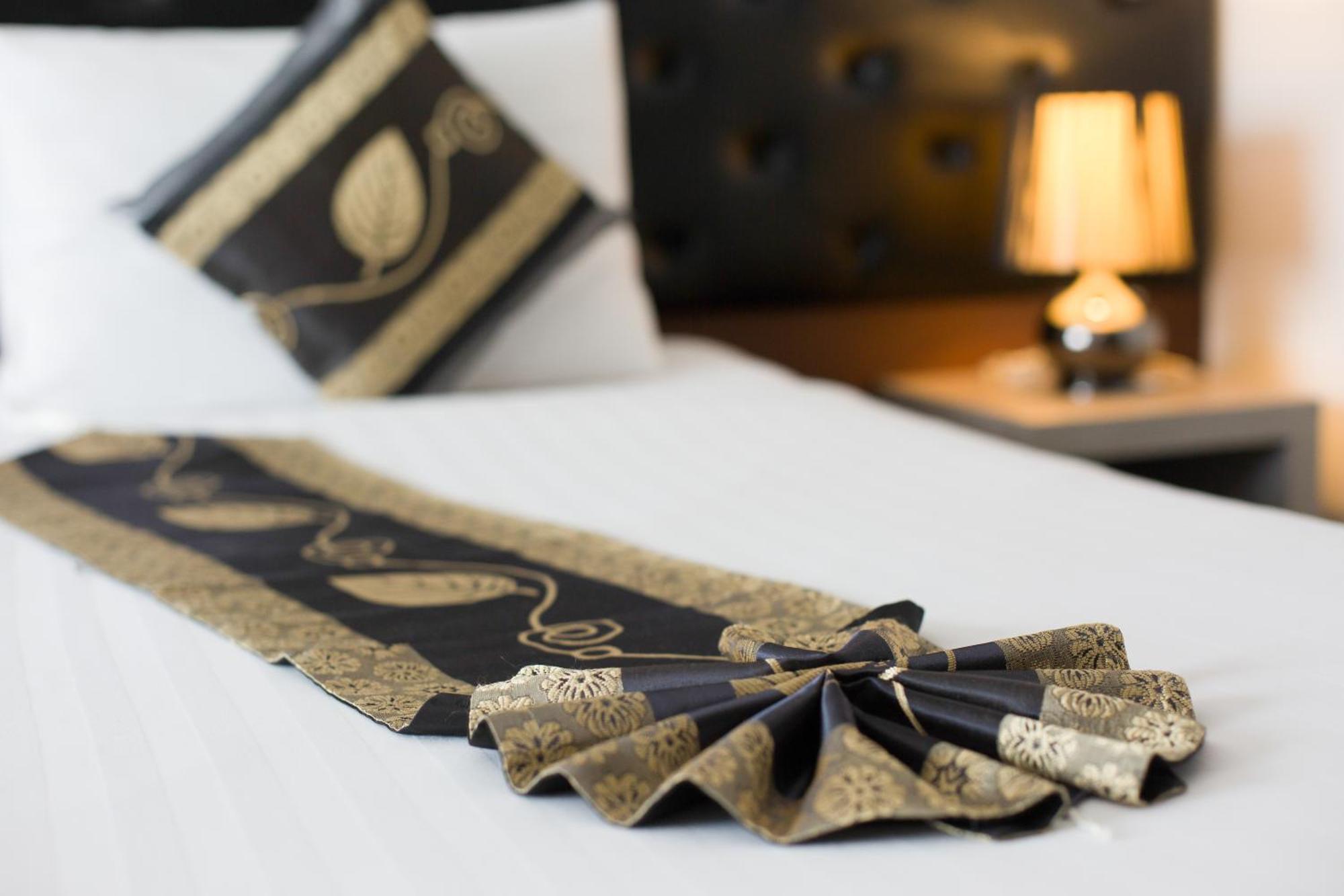 Hemingways Silk Hotel Patong 외부 사진