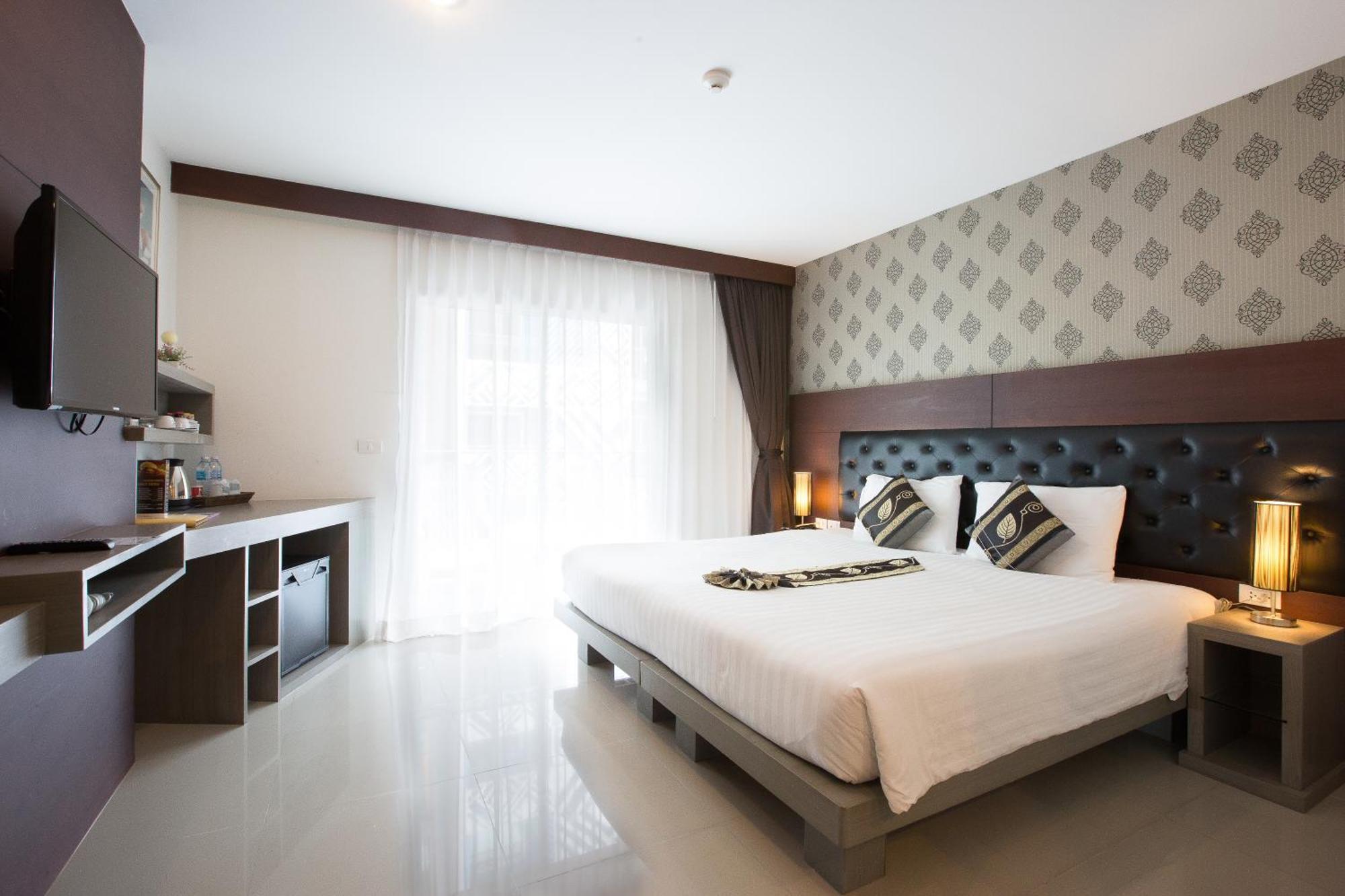 Hemingways Silk Hotel Patong 외부 사진