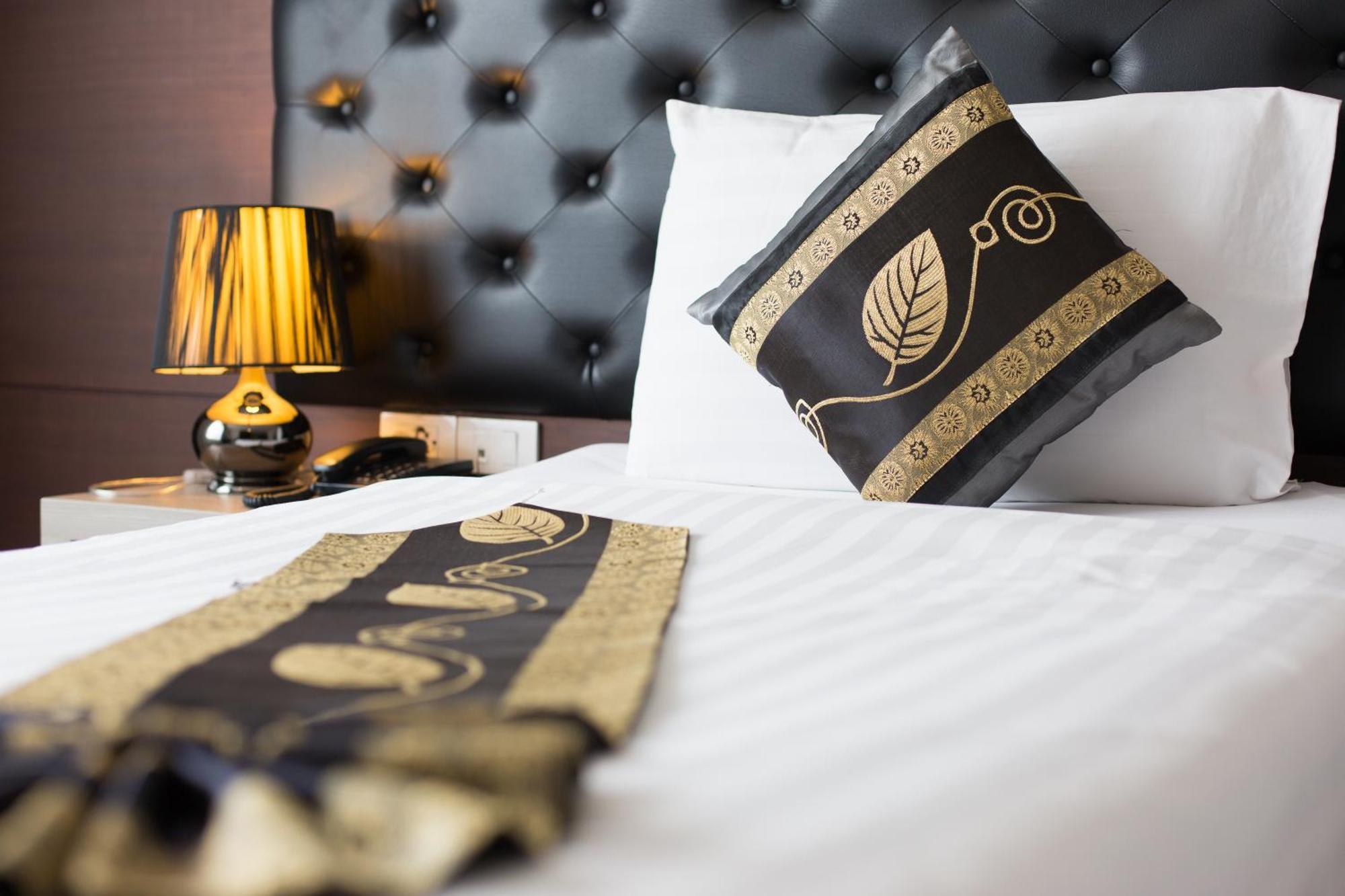 Hemingways Silk Hotel Patong 외부 사진