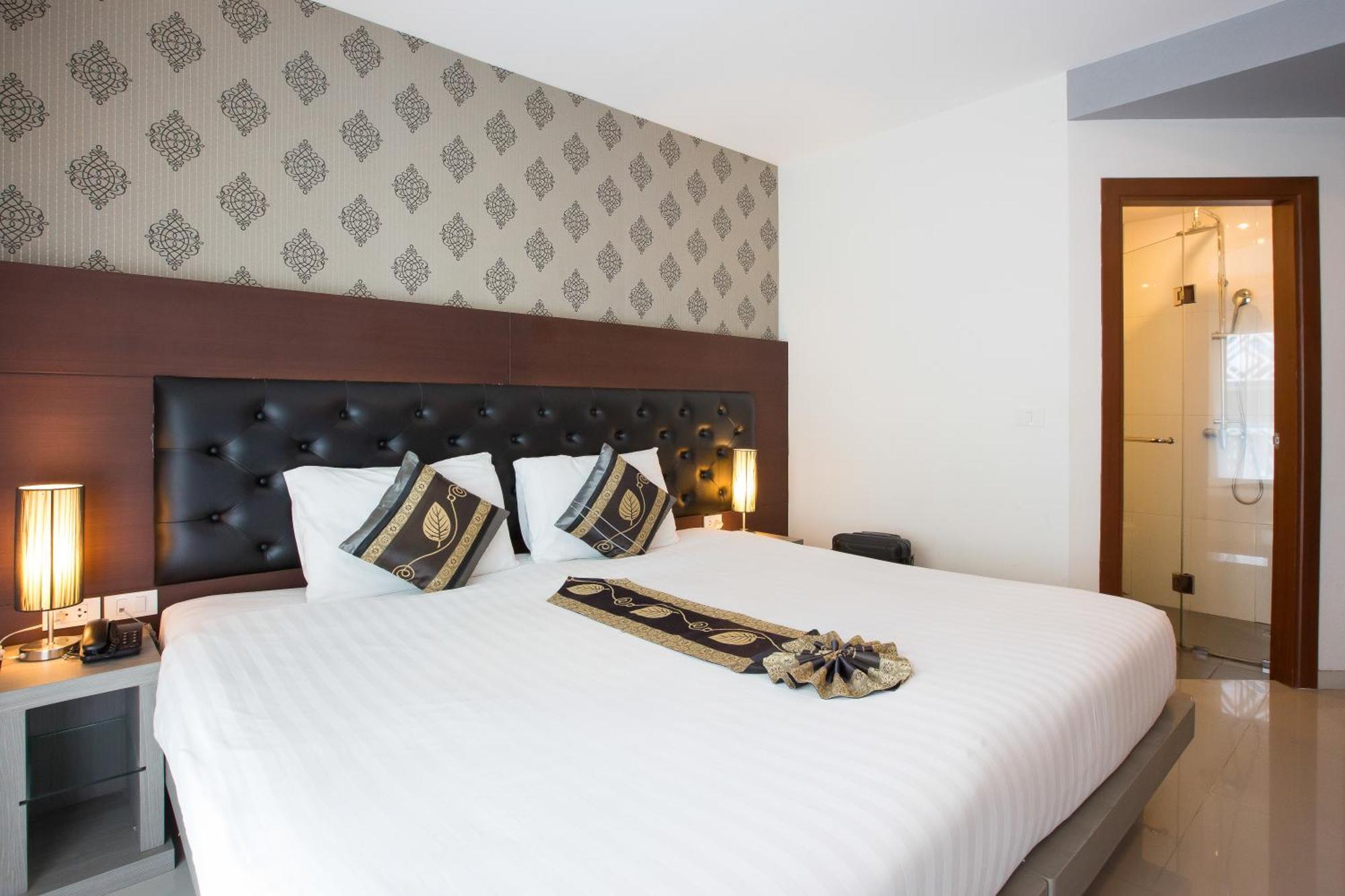 Hemingways Silk Hotel Patong 외부 사진